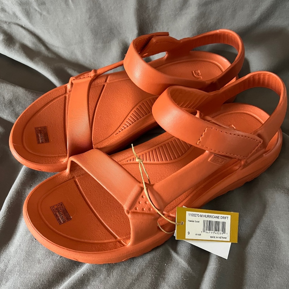 NWT Teva Hurricane Drift Water Shoes - Orange - Size 9 Men's (11 Women's)